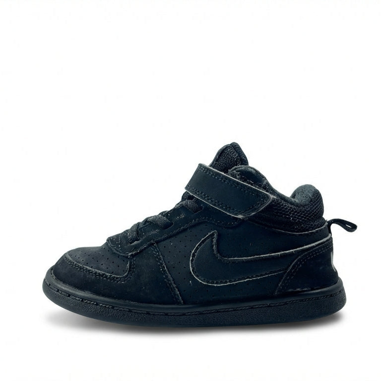 NIKE. .